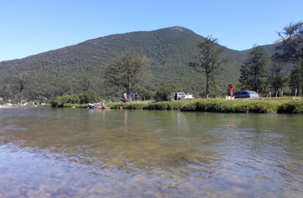 Calor intenso en Ushuaia: Monte Olivia, naturaleza y campamentos