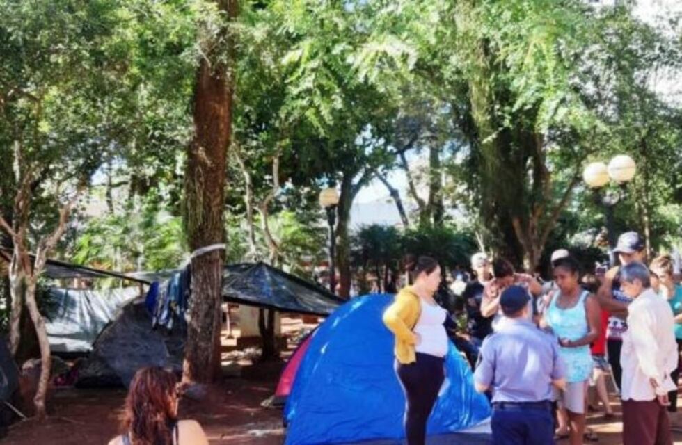 Tareferos protestan nuevamente en la plaza 9 de Julio de Posadas