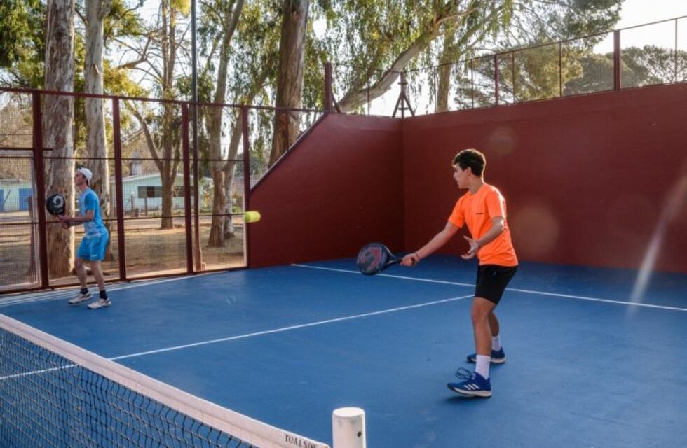 El pádel es furor en la región de Ansenuza y Marull es pionero haciendo escuela