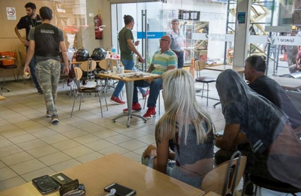 Seguirán detenidos los atrapados con droga en una estación de servicio céntrica
