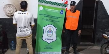 Se enojó cuando la policía que lo venía a ayudar tras chocar en su auto