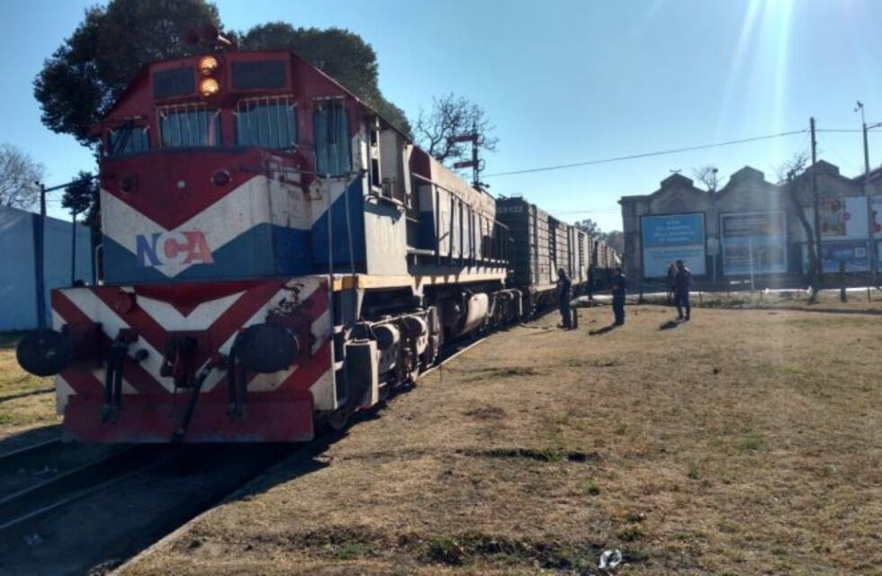 Descarriló un tren de carga, cortan calle  Pedro Goyena en Río Cuarto