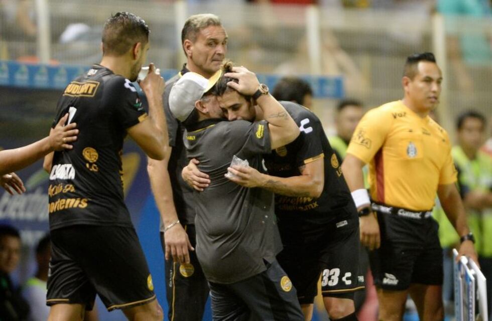 El debut de Diego en Dorados: emotiva arenga y festejo alocado en el vestuario