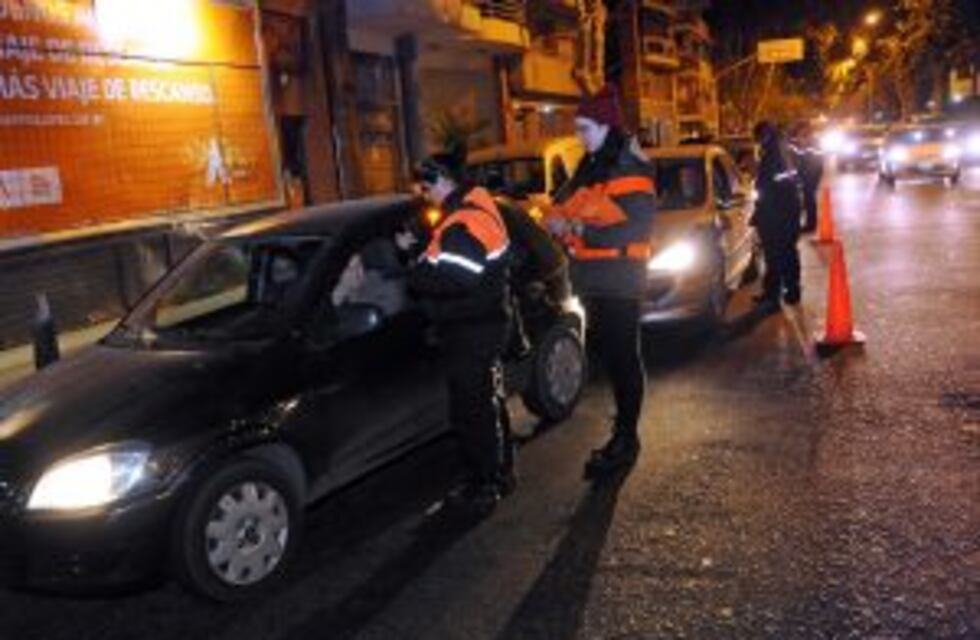 Sancionaron a un taxista y otras 38 personas que no pasaron el test de alcoholemia