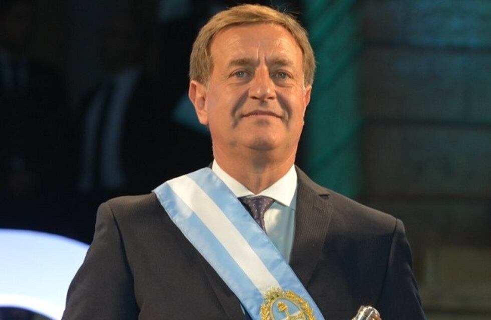 Gastarán $300 mil para colocar la imagen del gobernador Suarez en las oficinas