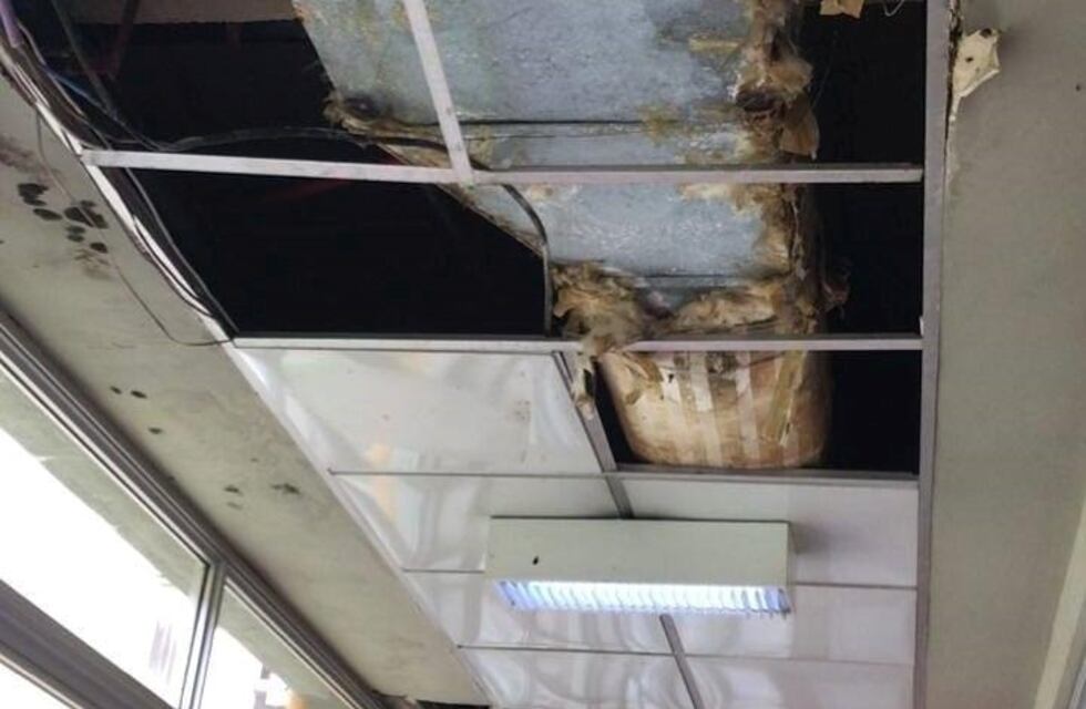 Cayó parte del techo del Hospital Pediátrico Juan Pablo II