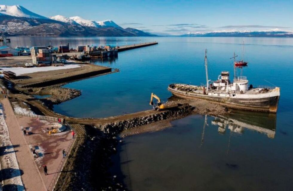 La DPOSS recordó la prohibición de subir al barco Saint Christopher