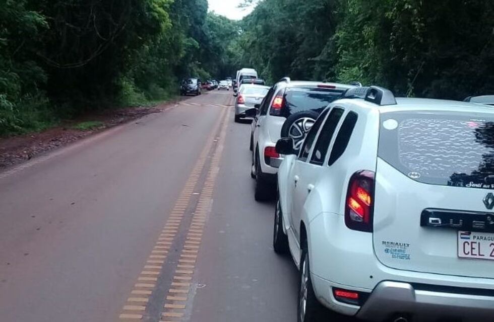 Trabajadores de la construcción vuelven a cortar el acceso al aeropuerto