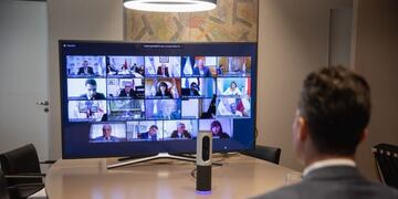 Manuel Calvo en comunicación con el embajador argentino en China\u002E