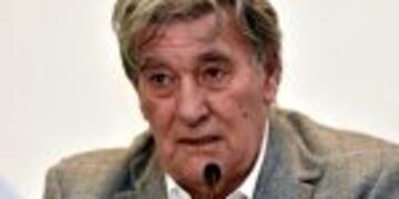 DYN39, BUENOS AIRES 23/08/2016 HUBO ACUERDO HOY EN LA AFA Y EL FIN DE SEMANA COMENZARu00c1N LOS CAMPEONATOS TANTO DE PRIMERA DIVISIu00d3N COMO EN LAS CATEGORu00cdAS DEL ASCENSON LA INFORMACIu00d3N FUE CONFIRMADA POR EL PRESIDENTE DEL COMITu00c9 REGULARIZADOR, ARMANDO Pu00c9REZ, EN UNA CONFERENCIA DE PRENSA ESTA NOCHE.rn,FECHA.FOTO:DYN/TONY GOMEZ/ARCHIVO. buenos aires armando perez presidente de la afa fubol conferencia de prensa