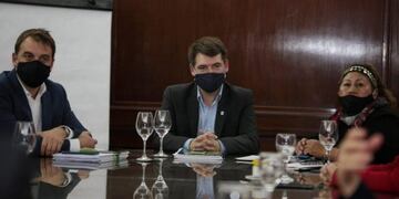 Río Negro acordó con el Gobierno Nacional una mesa de dialogo por el conflicto en Villa Mascardi