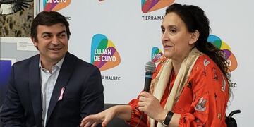 La vicepresidenta Gabriela Michetti junto al intedente de Luján de Cuyo, Omar De Marchi\u002E
