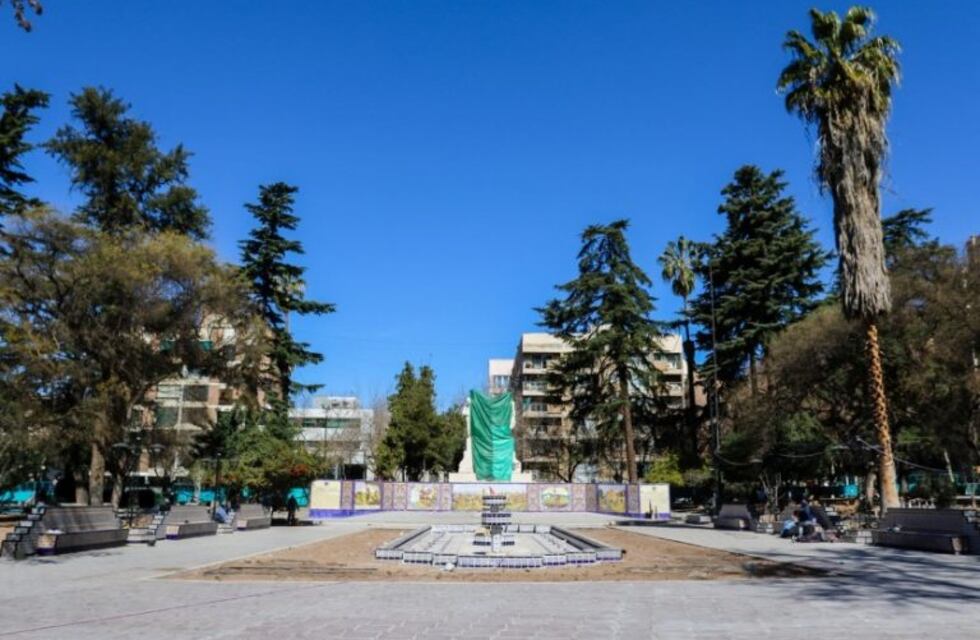 Reinauguran la Plaza España de la Ciudad de Mendoza