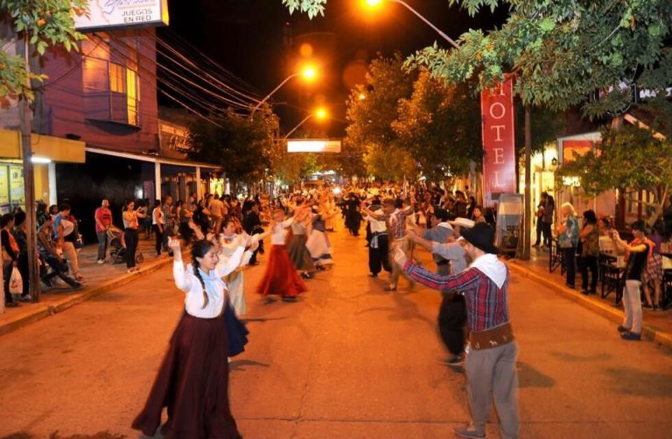 Pericón Nacional en Mina Clavero
