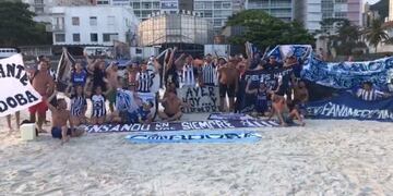 Hinchas de Talleres en la previa del partido ante San Pablo\u002E