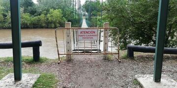 Puente Colgante de Arroyito clausurado