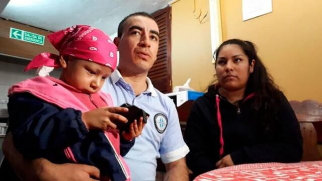Jonathan Spinella pide trabajo para costear los gastos mientras acompaña a su hijita que sufre leucemia (Foto ElDoce\u002Etv)