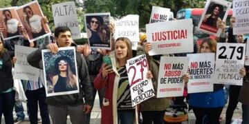 Familiares y amigos reclamaron justicia por la muerte de Luciana Montaruli\u002E