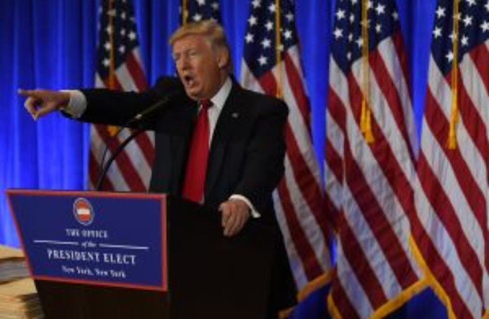 Trump arremetió contra CNN y Buzzfeed en su conferencia de prensa