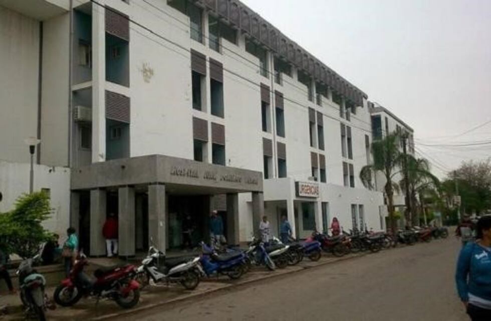 Se negaron a atenderla en el hospital y se quedó en la vereda sangrando