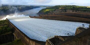 Las compuertas comenzaron a liberar agua este lunes\u002E