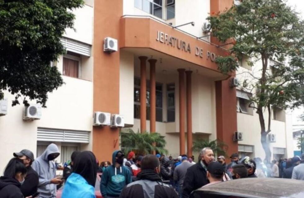 Criticó a policías de Misiones que protestaron con armas al cinto y lo amenazaron de muerte