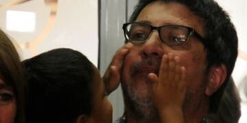 Sergio Gigliotti y su pareja iniciaron los trámites para adoptar a ambos niños\u002E (Twitter)