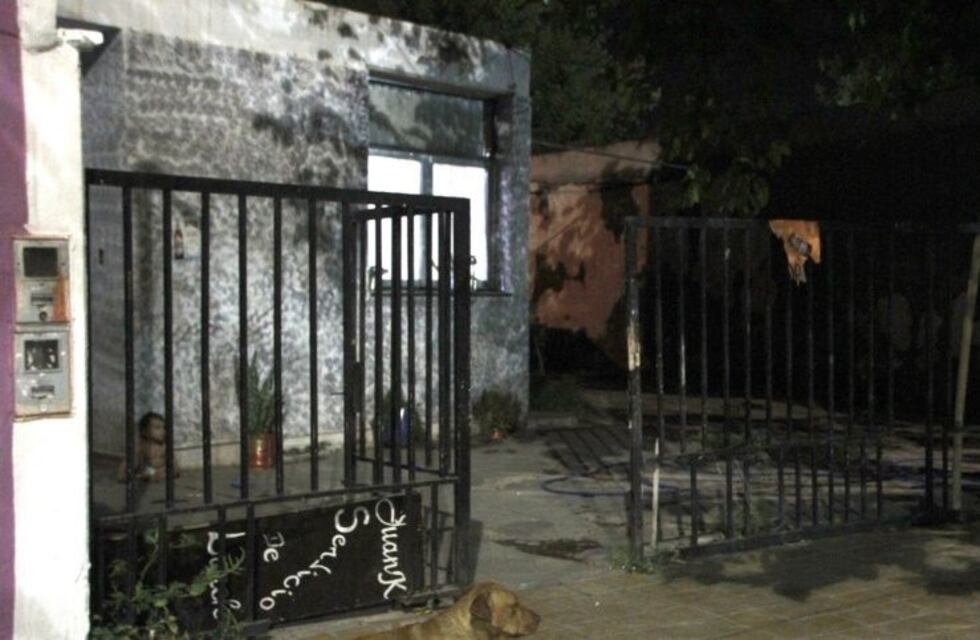 Recibió una descarga eléctrica al salir de la pileta y está grave