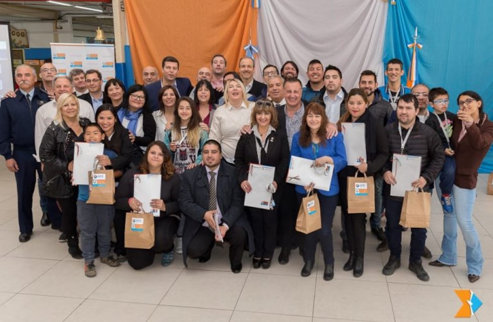 IPV: El Parlamento acompañó entrega de viviendas a empleados legislativos