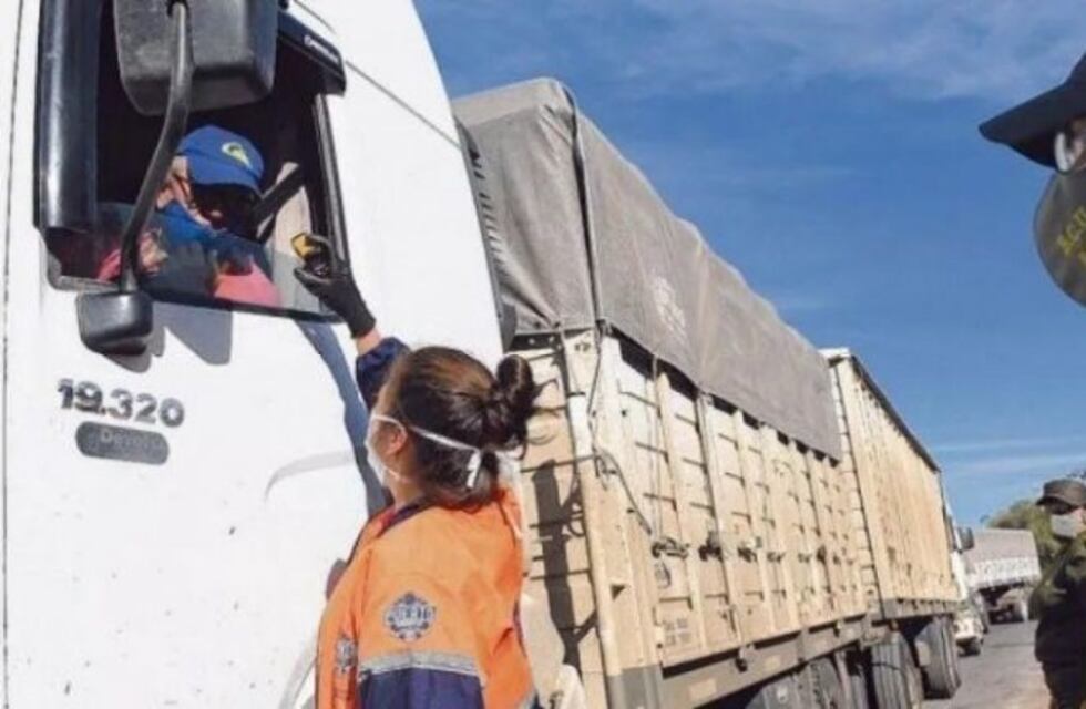 Camionero tucumano entró sin permiso de permanencia a Catamarca y lo detuvieron por participar en un asado