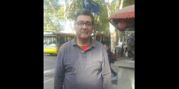 Hace 30 años es vendedor ambulante, le robaron todo y hoy vuelve a empezar