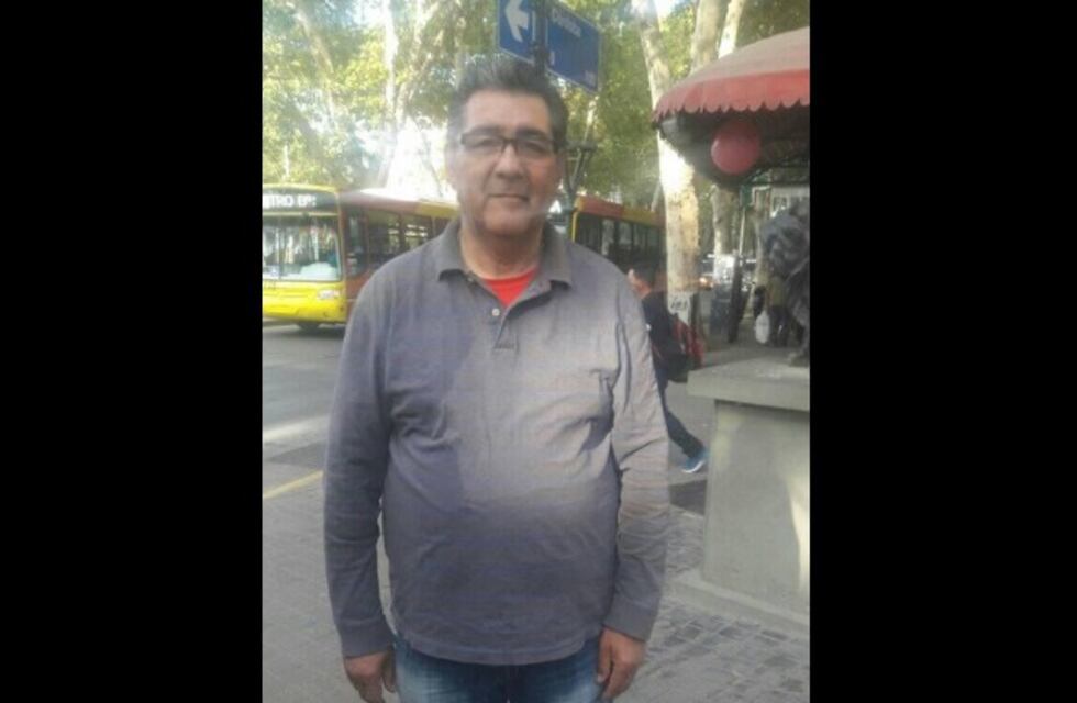 Hace 30 años es vendedor ambulante, le robaron todo y hoy vuelve a empezar