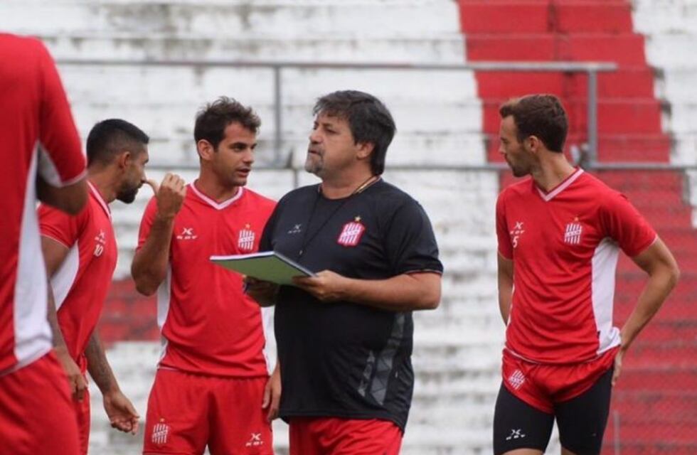 Caruso Lombardi dejó de ser el entrenador de San Martín