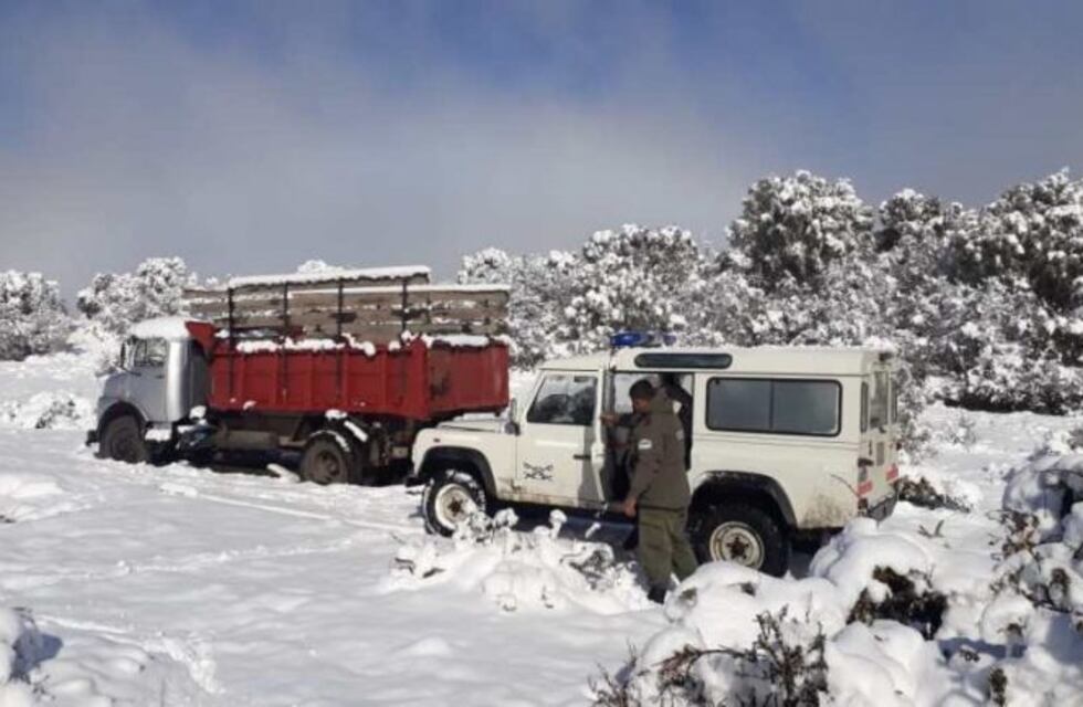 Rescatan a un abuelo y a su hijo tras quedar atrapados en la nieve