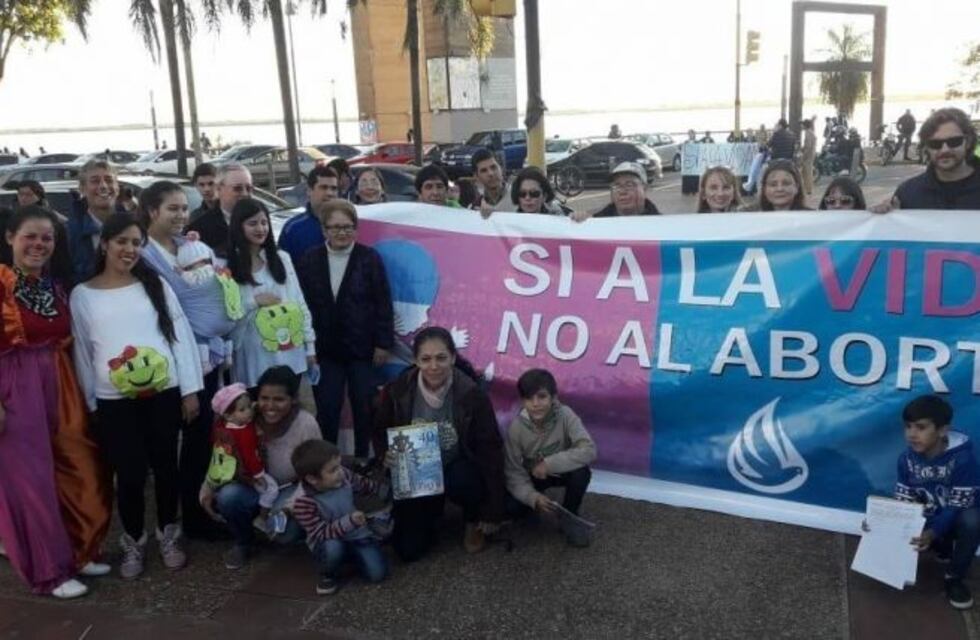 Una multitud marchó por la defensa de la vida en Corrientes