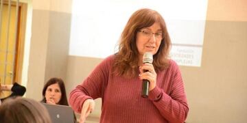 Silvia Dubrovsky, Licenciada