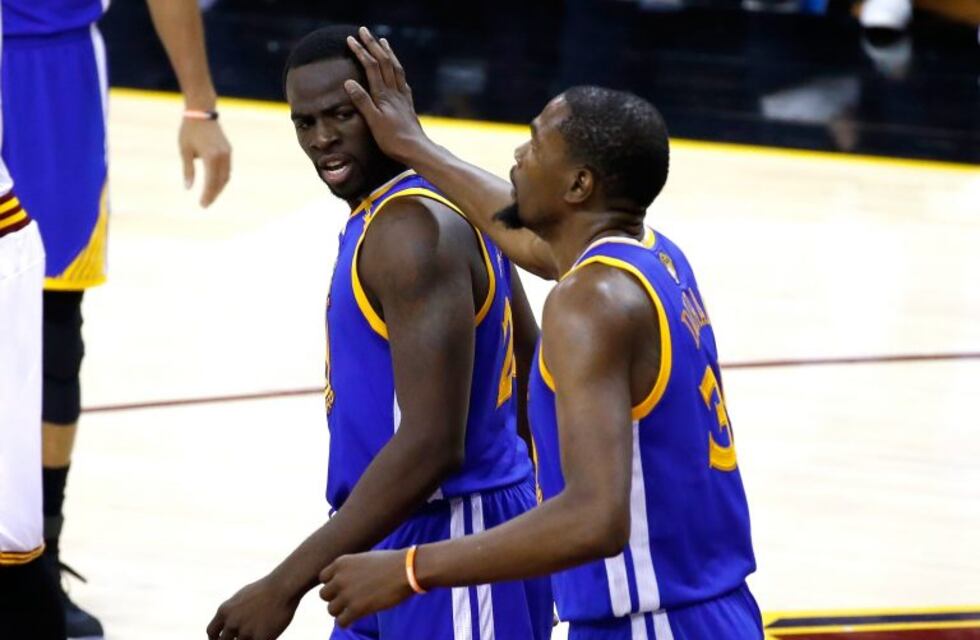 Durant se vistió de héroe y Golden State quedó a un paso de ganar el título de la NBA