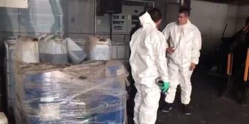 Una gran cantidad de precursores químicos incautados fueron destruidos por personal de la Policía Federal\u002E