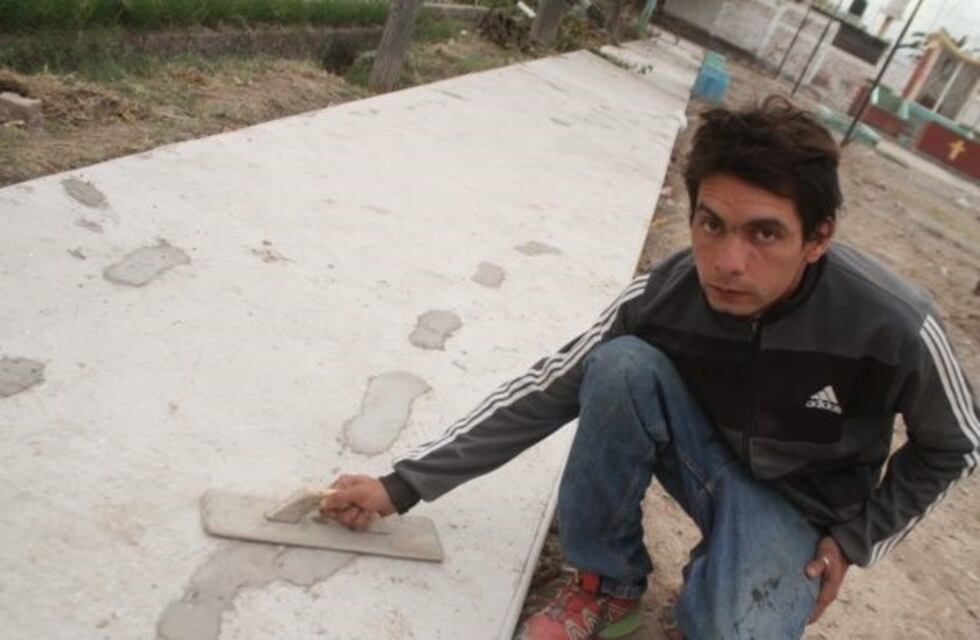 El albañil solidario que causa furor en San Juan