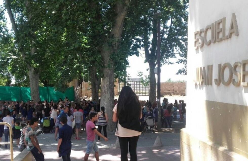 Luján de Cuyo: padres de la escuela Juan José Paso cortan calle por reclamos