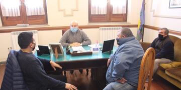 Acuerdan aumento salarial para los municipales