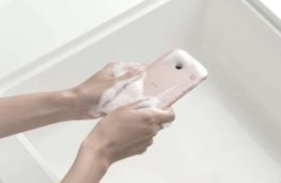 Lanzarán un smartphone que se puede lavar con agua caliente y jabón