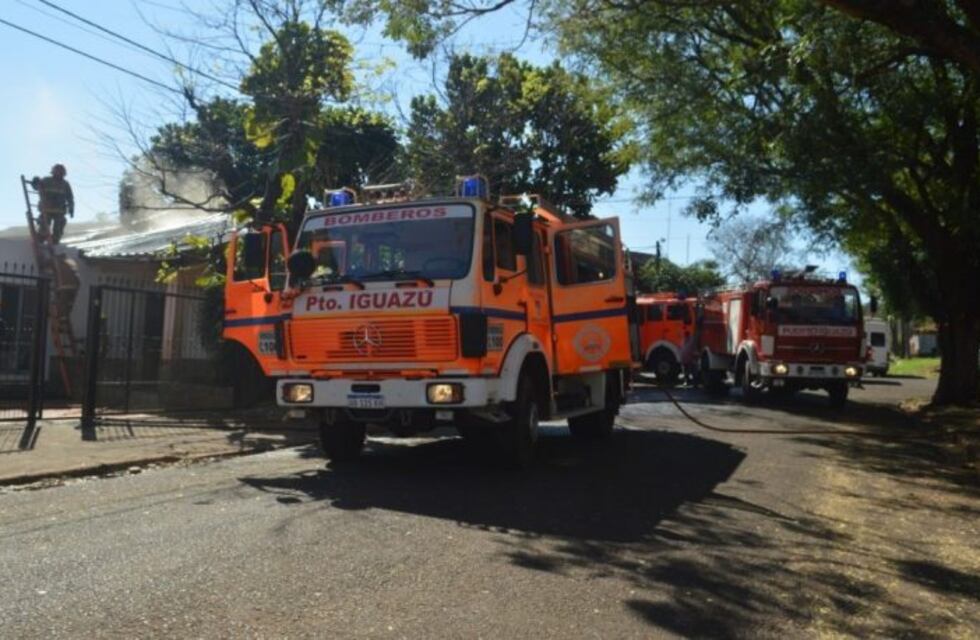 El rápido accionar de Bomberos Voluntarios evitó la pérdida de una vivienda