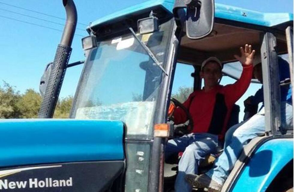 Cosecha papas, fue electo intendente y sigue trabajando en el campo hasta que asuma