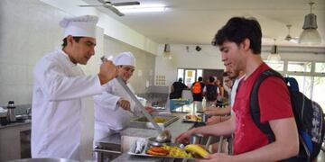 Comedor universitario vuelve a funcionar pero solo con viandas\u002E
