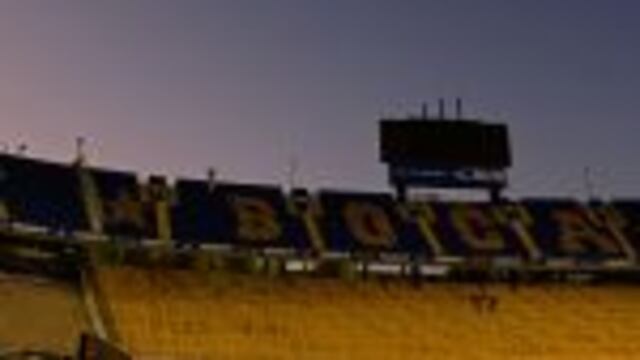 partido en la cancha estadio de boca juniors vacio vacia sin hinchas gente tribunas vacias por la sancion a club por los incidentesrnView of Boca Juniors' La Bombonera stadium --empty due to a sanction following incidents during last week's Copa Libertadores match during their Argentina First Division football match against Aldosivi in Buenos Aires, Argentina, on May 24, 2015. AFP PHOTO / ALEJANDRO PAGNIrn cancha de boca juniors campeonato torneo primera division 2015 futbol futbolistas partido boca juniors aldosivi