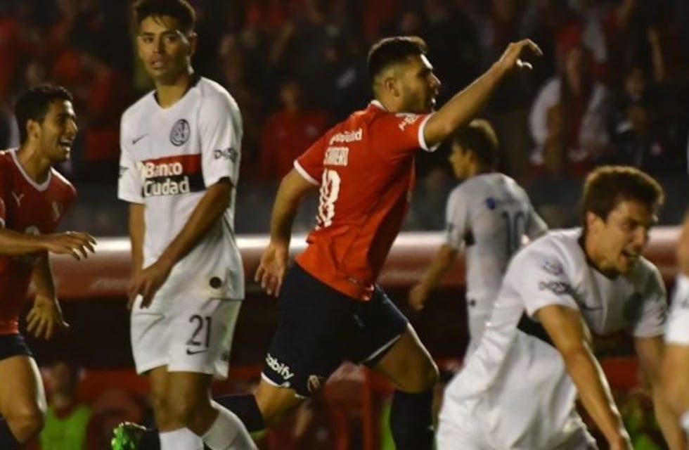 Independiente le ganó 2-1 a San Lorenzo y se quedó con el clásico en Avellaneda