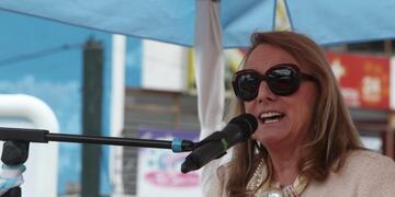 QUI03. QUITO (ECUADOR), 02/10/2014.- La ministra de Desarrollo Social de Argentina, Alicia Kirchner, participa en el acto en el que se develu00f3 un busto en bronce de la imagen del expresidente argentino Nu00e9stor Kirchner hoy, jueves 2 de octubre de 2014, en Q