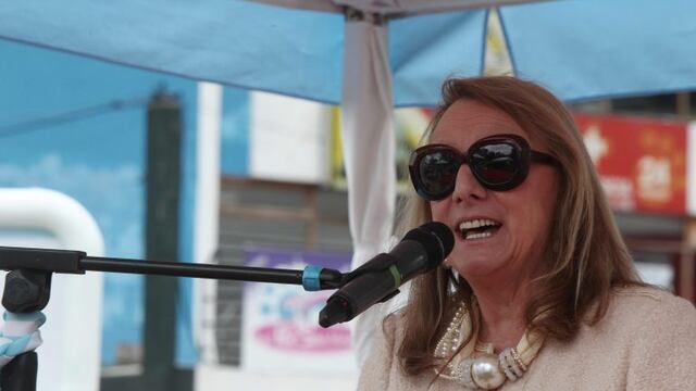 QUI03. QUITO (ECUADOR), 02/10/2014.- La ministra de Desarrollo Social de Argentina, Alicia Kirchner, participa en el acto en el que se develu00f3 un busto en bronce de la imagen del expresidente argentino Nu00e9stor Kirchner hoy, jueves 2 de octubre de 2014, en Q