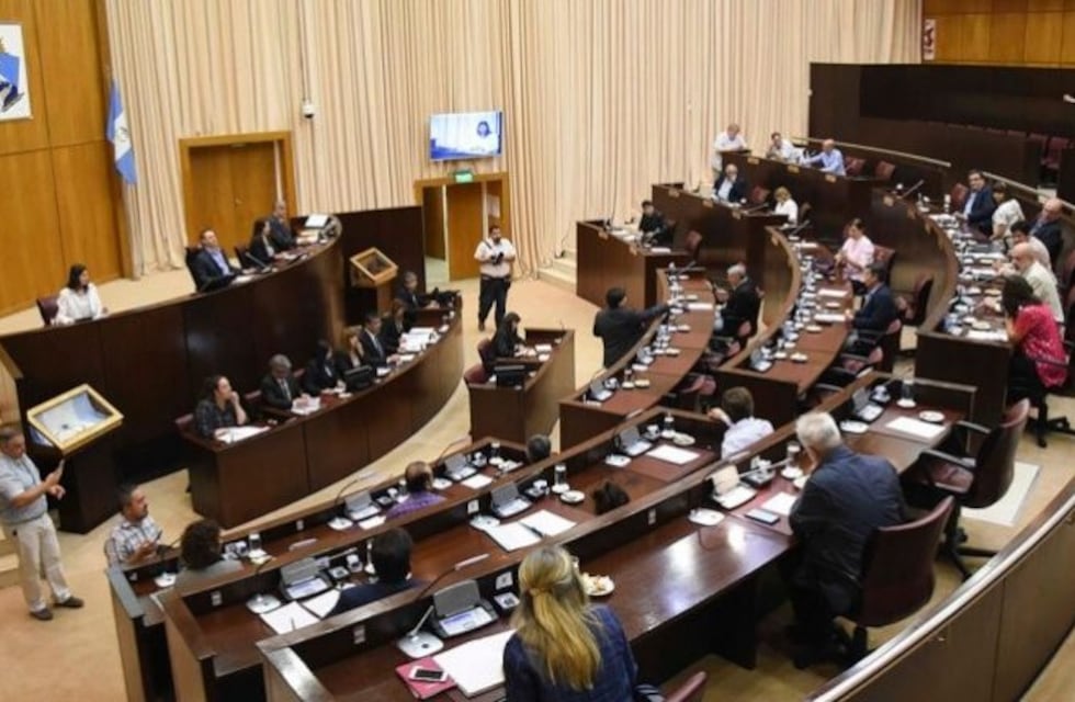 La legislatura neuquina puso en vigencia una Ley que garantiza la paridad de género